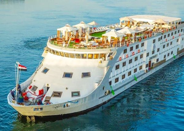 ef96cbcb-a0c2-4e93-a736-203ab8a164cd_luxor-nile-cruise-dinner-medium